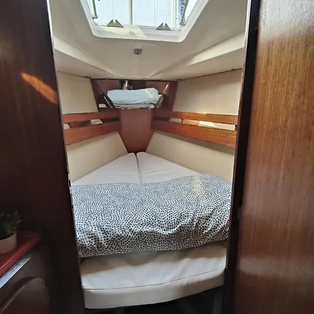 Abombordo Bådhotel *