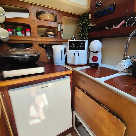 Abombordo Ботель *